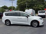 Used 2023 Chrysler Pacifica Limited image 2