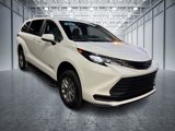 Used 2025 Toyota Sienna LE image 3