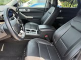 Used 2023 Ford Explorer Limited image 2