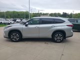 Used 2023 Toyota Highlander XLE image 4