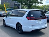 New 2025 Chrysler Pacifica Select image 4