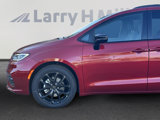 New 2025 Chrysler Pacifica Limited image 2
