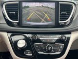 Used 2023 Chrysler Pacifica Touring-L image 4