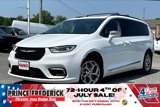 Used 2022 Chrysler Pacifica Limited image 3