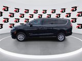 Used 2025 Chrysler Pacifica Select image 5