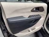 Used 2023 Chrysler Voyager LX image 4