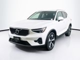 Used 2025 Volvo XC40 B5 Plus image 3