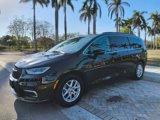 Used 2022 Chrysler Pacifica Touring-L image 3