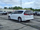 Used 2023 Chrysler Pacifica Touring-L image 5