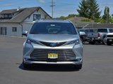 New 2025 Toyota Sienna Platinum image 3