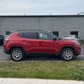 Used 2025 Jeep Compass Limited image 5