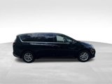 Used 2024 Chrysler Pacifica Touring-L image 4