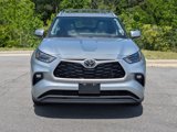 Used 2022 Toyota Highlander XLE image 3
