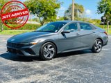 Used 2025 Hyundai Elantra Limited image 2