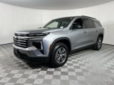 Used 2025 Chevrolet Traverse LT image 3