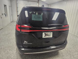 Used 2023 Chrysler Pacifica Touring-L image 5