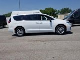 New 2025 Chrysler Pacifica Select image 3