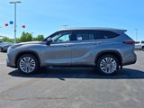 New 2025 Toyota Highlander Platinum image 4
