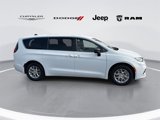 New 2026 Chrysler Pacifica Select image 2
