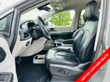 Used 2022 Chrysler Pacifica Touring-L image 3