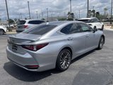 New 2025 Lexus ES 300h w/ Luxury Package image 3