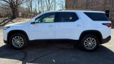 Used 2023 Chevrolet Traverse LT image 2