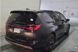 Used 2022 Chrysler Pacifica Limited w/ Uconnect Theater Family Group image 2