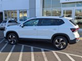 New 2025 Volkswagen Taos SE image 2