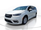 Used 2023 Chrysler Pacifica Touring-L image 4