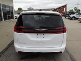 Used 2023 Chrysler Pacifica Touring-L image 4