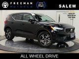 Used 2024 Volvo XC40 B5 Core image 2