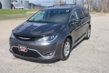 Used 2017 Chrysler Pacifica Touring-L Plus image 2