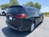 Used 2023 Chrysler Pacifica Touring-L image 5