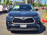 Used 2024 Toyota Highlander XLE image 2