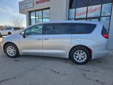 Used 2022 Chrysler Voyager LX image 5