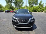 Used 2022 Nissan Rogue SV image 2