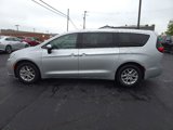 Used 2023 Chrysler Pacifica Touring-L image 6