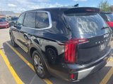 Used 2023 Kia Telluride LX image 3