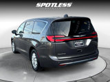 Used 2023 Chrysler Pacifica Touring-L image 4