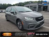 Used 2022 Chrysler Pacifica Touring-L w/ Uconnect Theater Family Group image 2