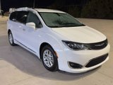 Used 2020 Chrysler Pacifica Touring-L image 3