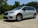 Used 2024 Chrysler Pacifica Touring-L image 2