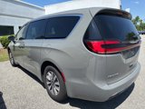 Used 2022 Chrysler Pacifica Touring-L image 4