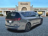 New 2025 Chrysler Pacifica Limited image 3