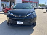 Used 2025 Toyota Sienna LE image 3