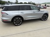 Used 2020 Lincoln Aviator Reserve w/ Equipment Group 202A image 4