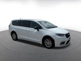 Used 2024 Chrysler Pacifica Touring-L image 2