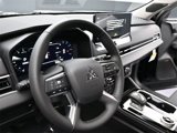 New 2025 Mitsubishi Outlander SE image 4