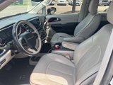 Used 2020 Chrysler Pacifica Limited image 3