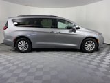 Used 2017 Chrysler Pacifica Touring-L image 3